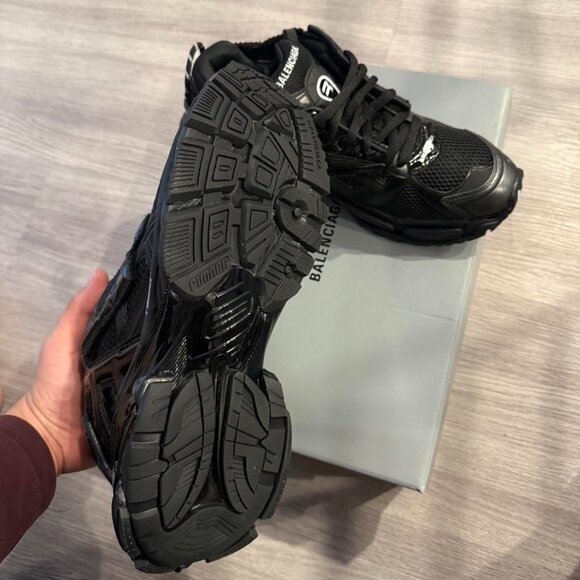 Balenciaga Men's Black runner - Picture 5 of 5